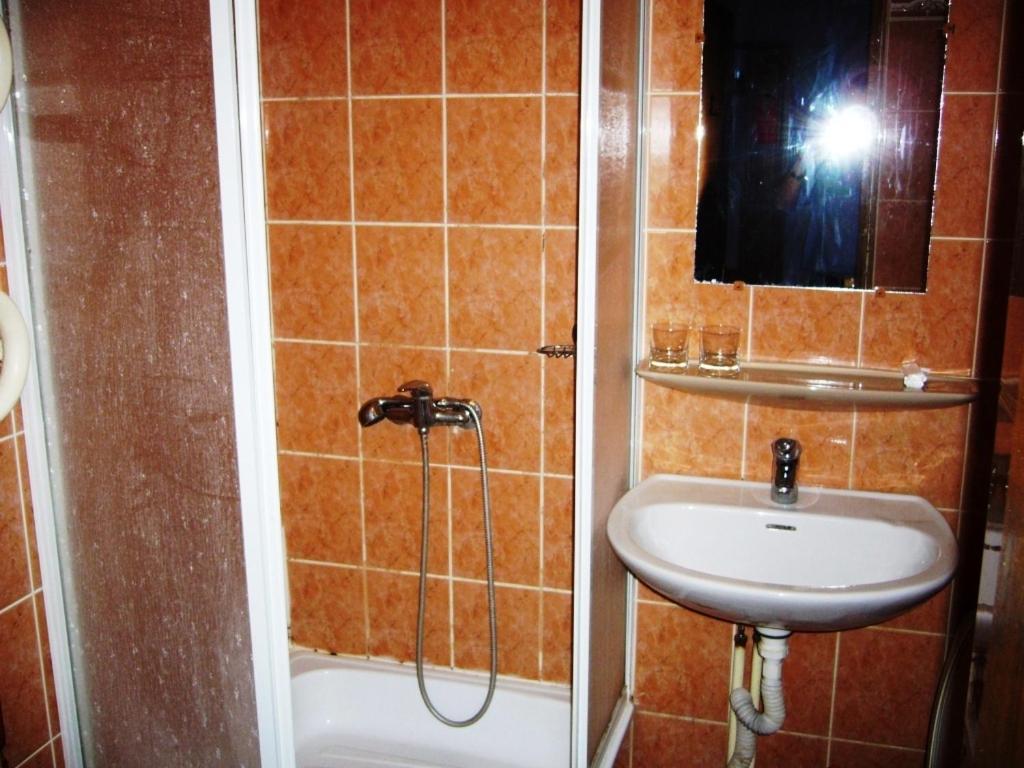 Hotel Profspilkovyi Lutsʼk Exteriör bild