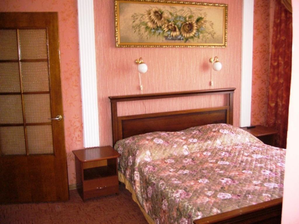 Hotel Profspilkovyi Lutsʼk Rum bild