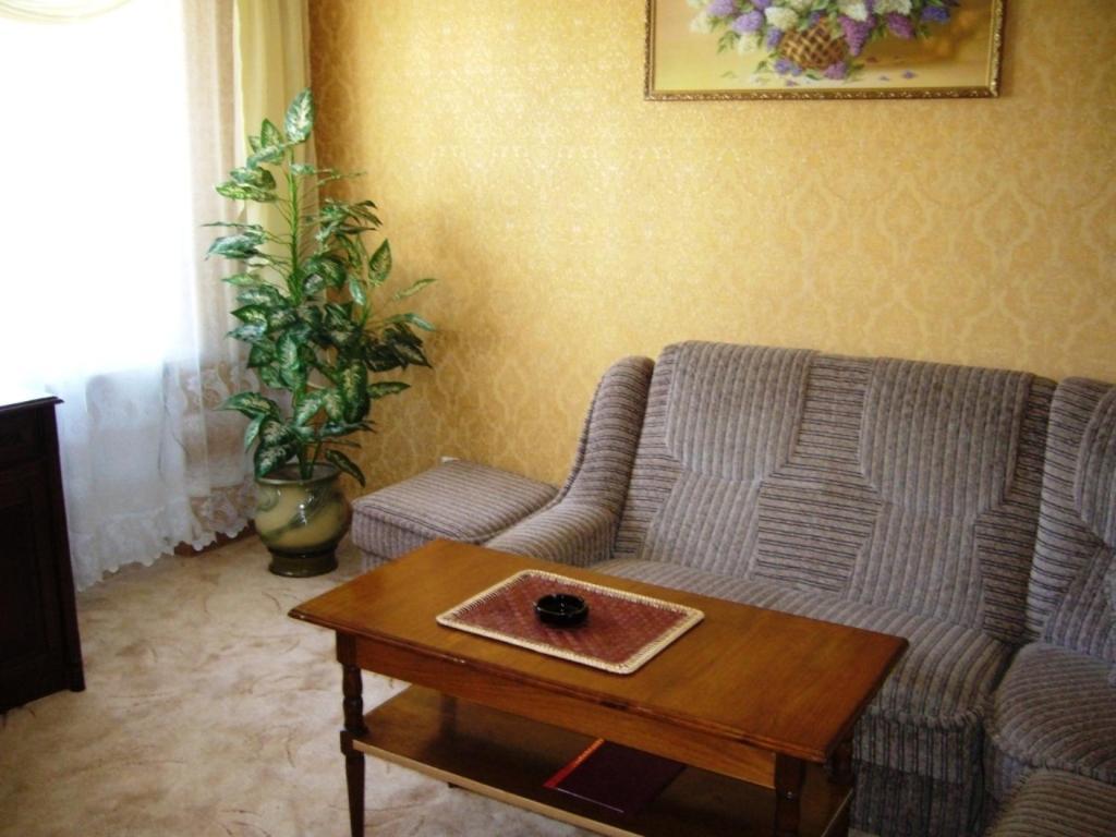 Hotel Profspilkovyi Lutsʼk Rum bild