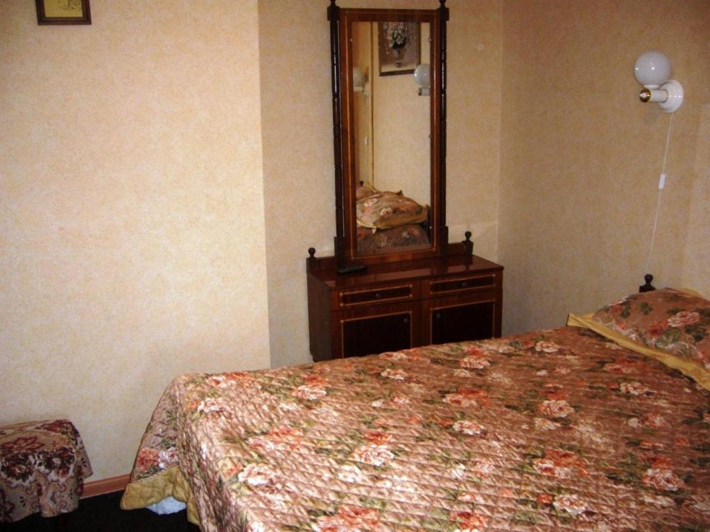 Hotel Profspilkovyi Lutsʼk Exteriör bild