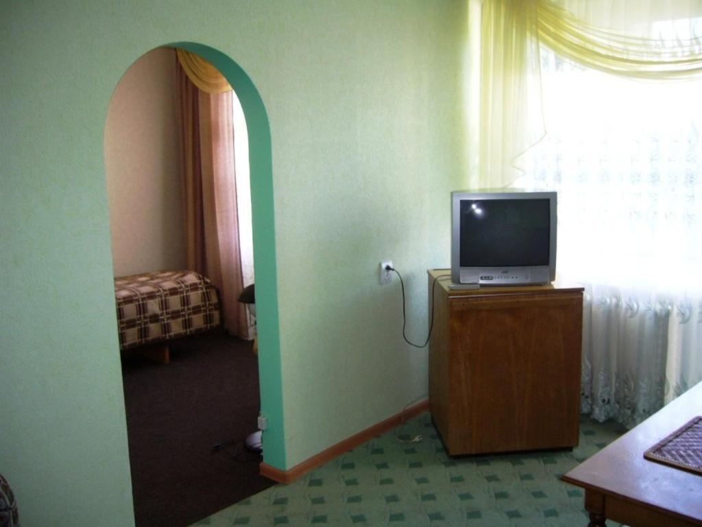 Hotel Profspilkovyi Lutsʼk Exteriör bild