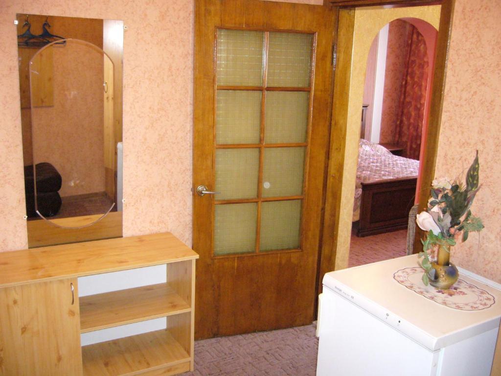 Hotel Profspilkovyi Lutsʼk Rum bild