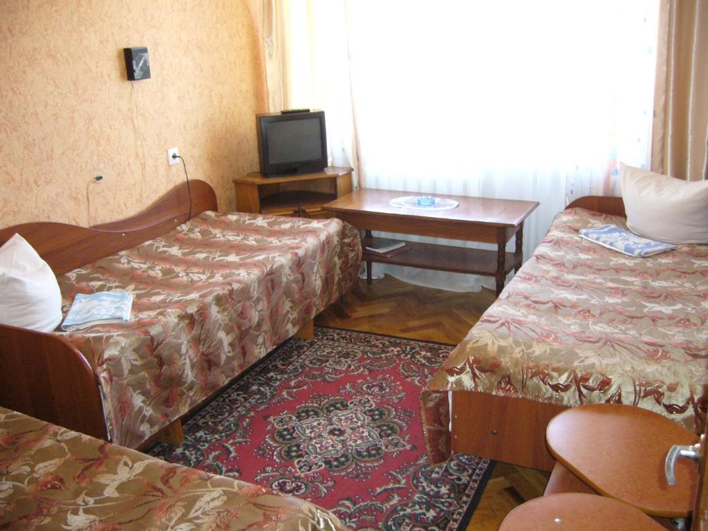 Hotel Profspilkovyi Lutsʼk Rum bild