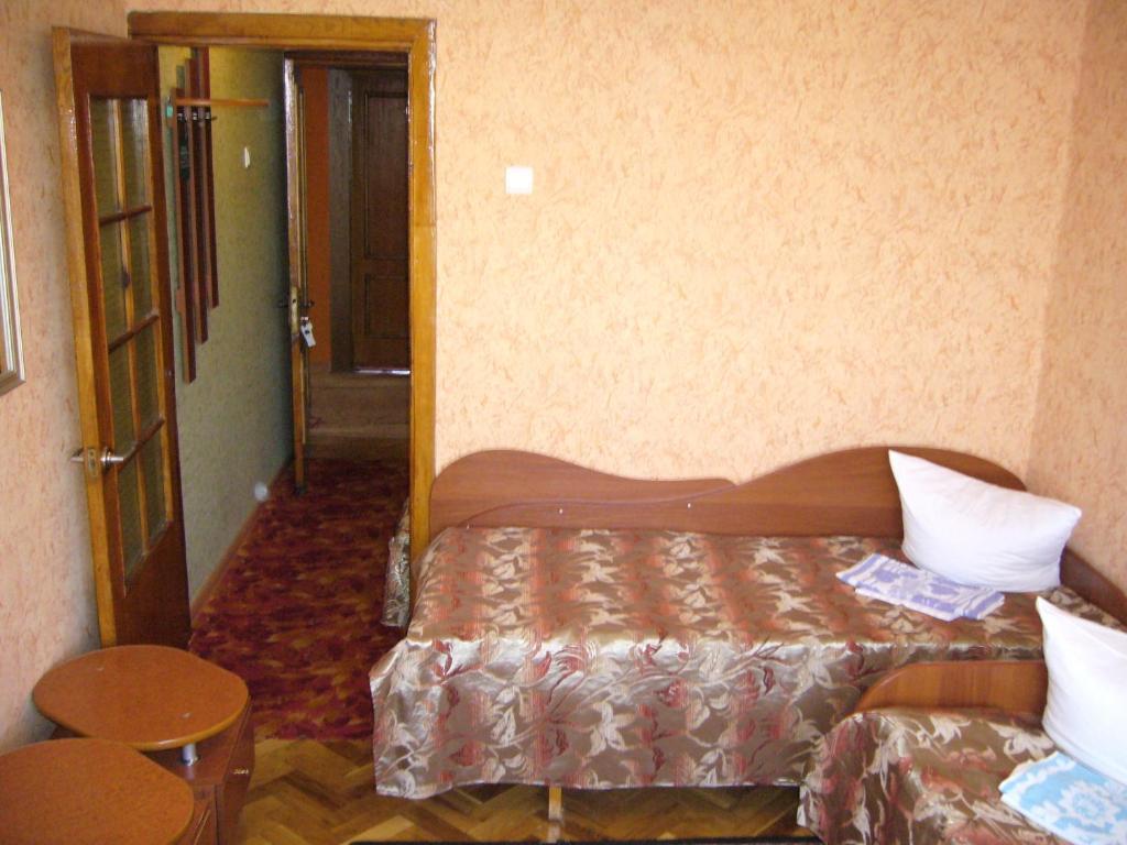 Hotel Profspilkovyi Lutsʼk Rum bild