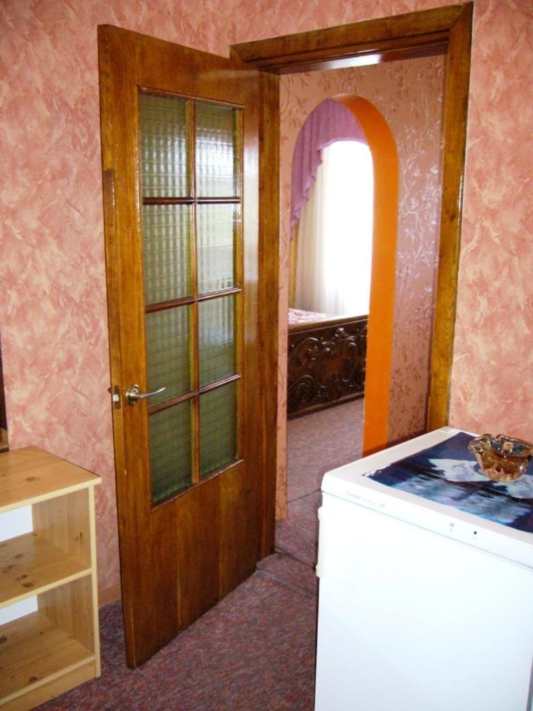 Hotel Profspilkovyi Lutsʼk Exteriör bild
