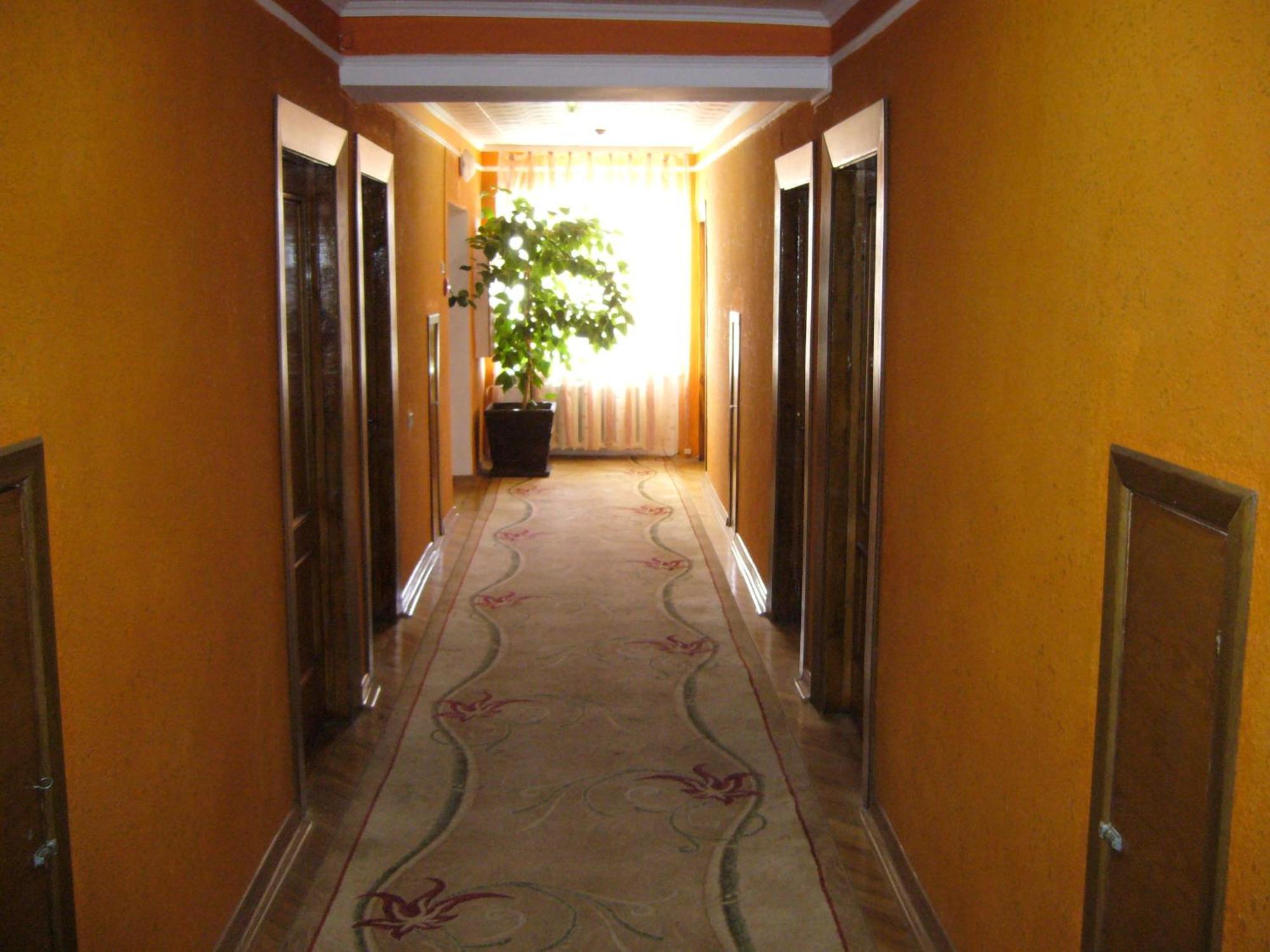 Hotel Profspilkovyi Lutsʼk Exteriör bild