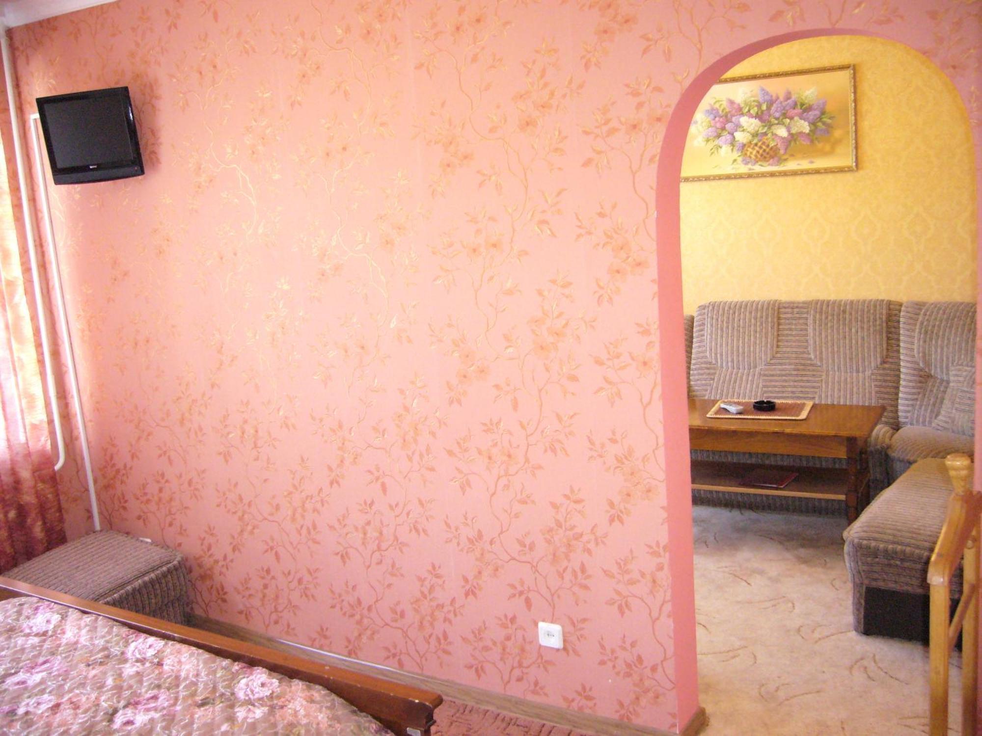 Hotel Profspilkovyi Lutsʼk Exteriör bild