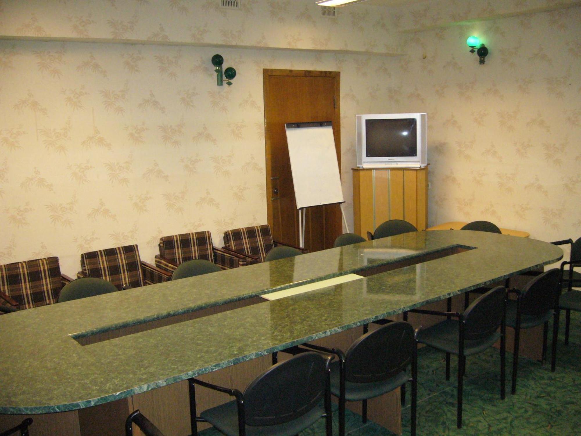 Hotel Profspilkovyi Lutsʼk Exteriör bild