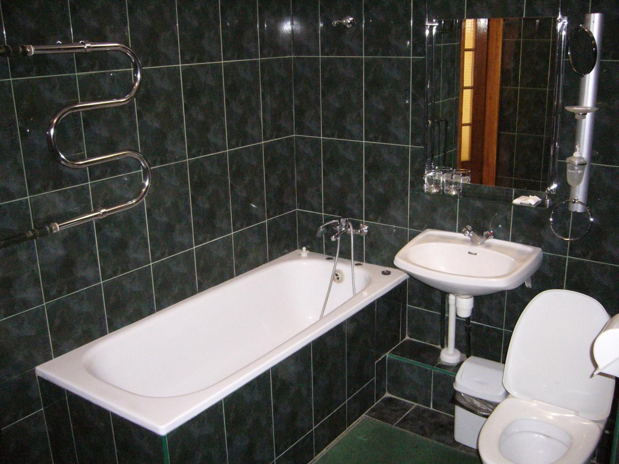 Hotel Profspilkovyi Lutsʼk Exteriör bild