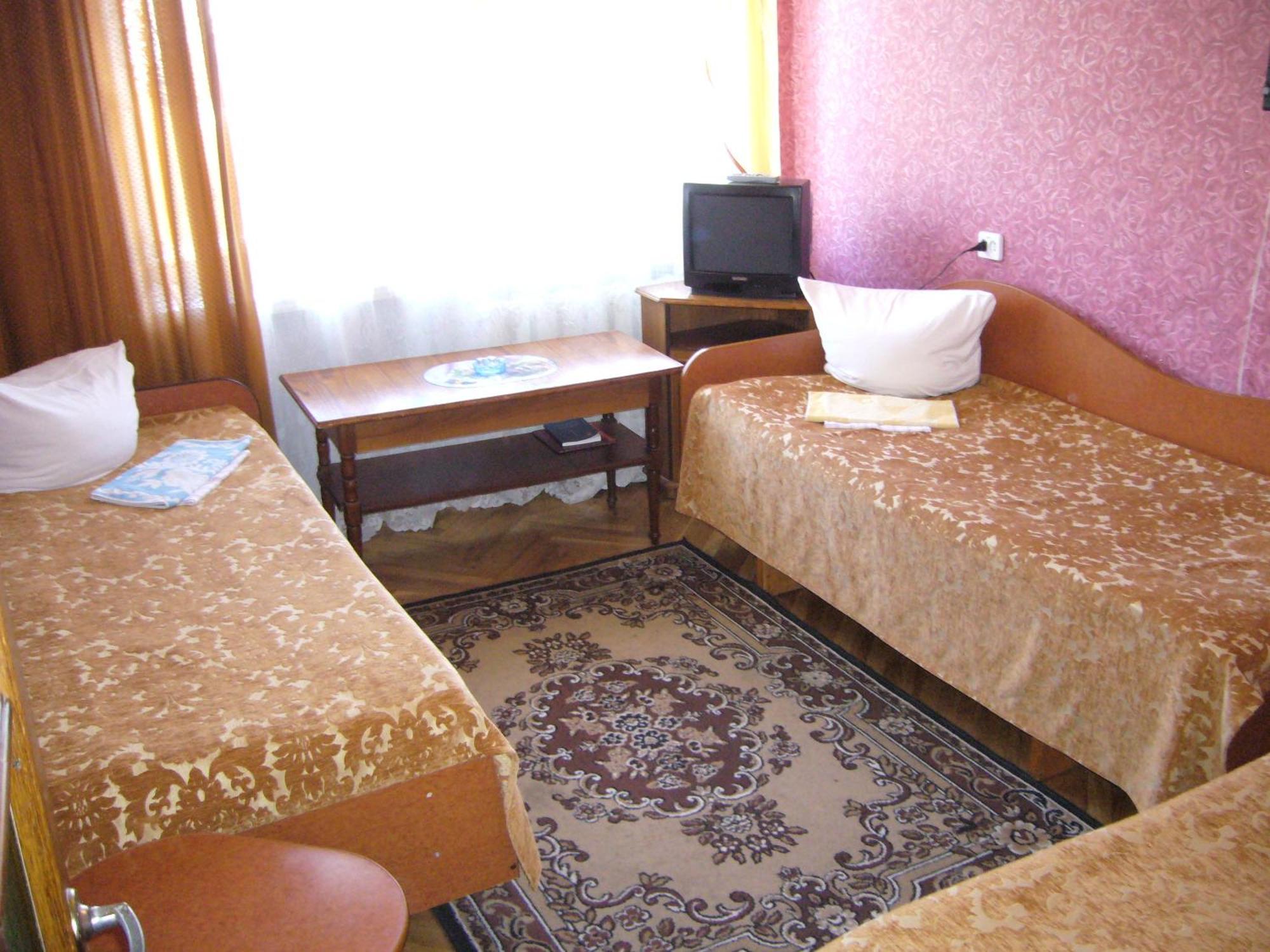 Hotel Profspilkovyi Lutsʼk Exteriör bild